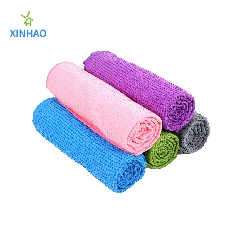 Una variedad de colores para el sudor de la microfibra que absorbe la toalla de yoga de color sólido al por mayor, PVC Silicone Point Anti-Slip para la piel, apto para el estado físico, el yoga, el pilates, el yoga de alta temperatura